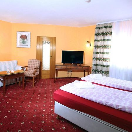 Hotel Neustaedter Hof تيتيسي نيوستادت المظهر الخارجي الصورة