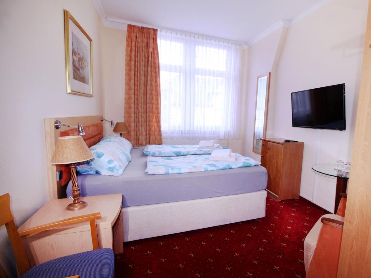 Hotel Neustaedter Hof تيتيسي نيوستادت المظهر الخارجي الصورة