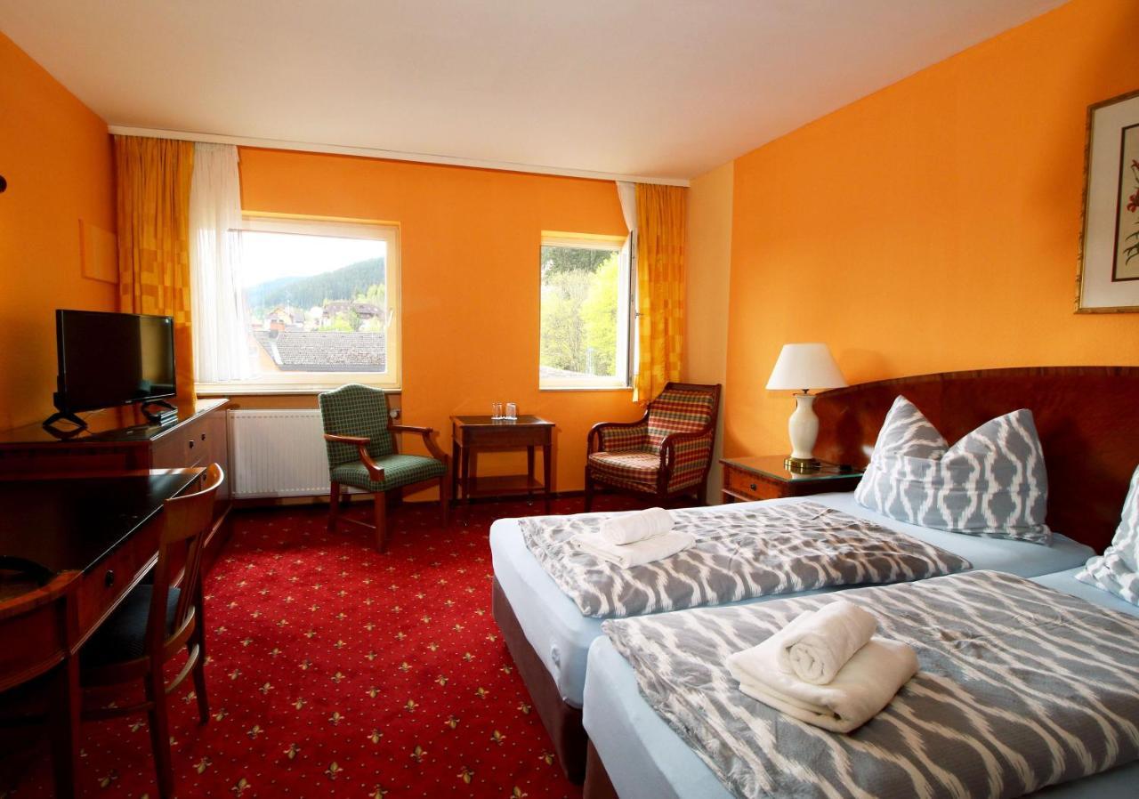 Hotel Neustaedter Hof تيتيسي نيوستادت المظهر الخارجي الصورة