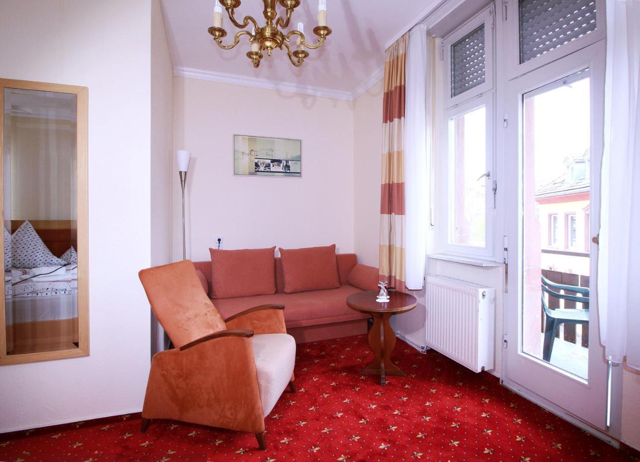 Hotel Neustaedter Hof تيتيسي نيوستادت المظهر الخارجي الصورة