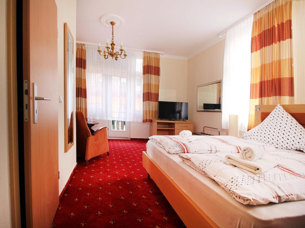 Hotel Neustaedter Hof تيتيسي نيوستادت المظهر الخارجي الصورة