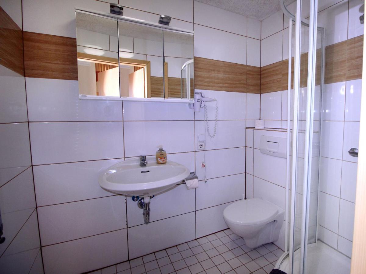 Hotel Neustaedter Hof تيتيسي نيوستادت المظهر الخارجي الصورة