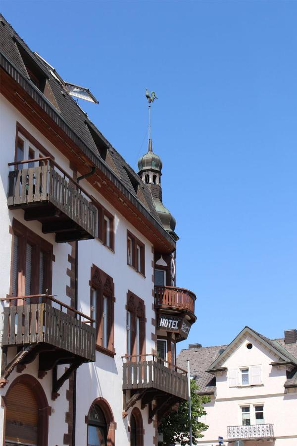 Hotel Neustaedter Hof تيتيسي نيوستادت المظهر الخارجي الصورة