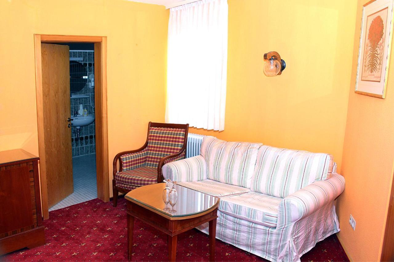 Hotel Neustaedter Hof تيتيسي نيوستادت المظهر الخارجي الصورة