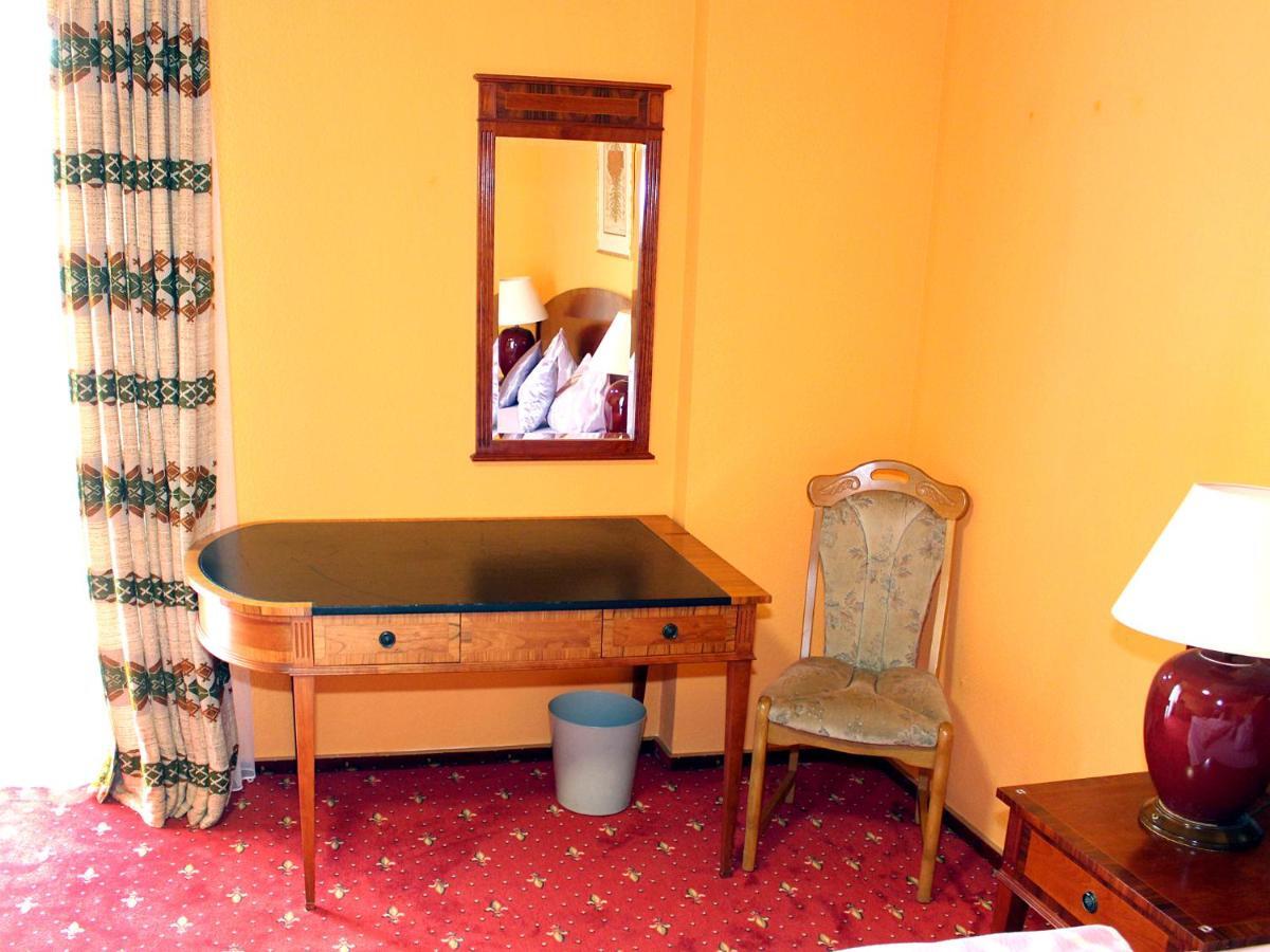 Hotel Neustaedter Hof تيتيسي نيوستادت المظهر الخارجي الصورة
