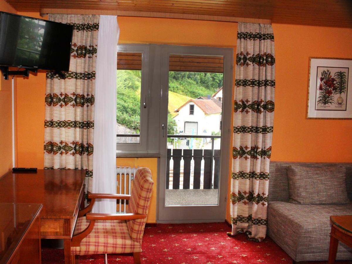 Hotel Neustaedter Hof تيتيسي نيوستادت المظهر الخارجي الصورة