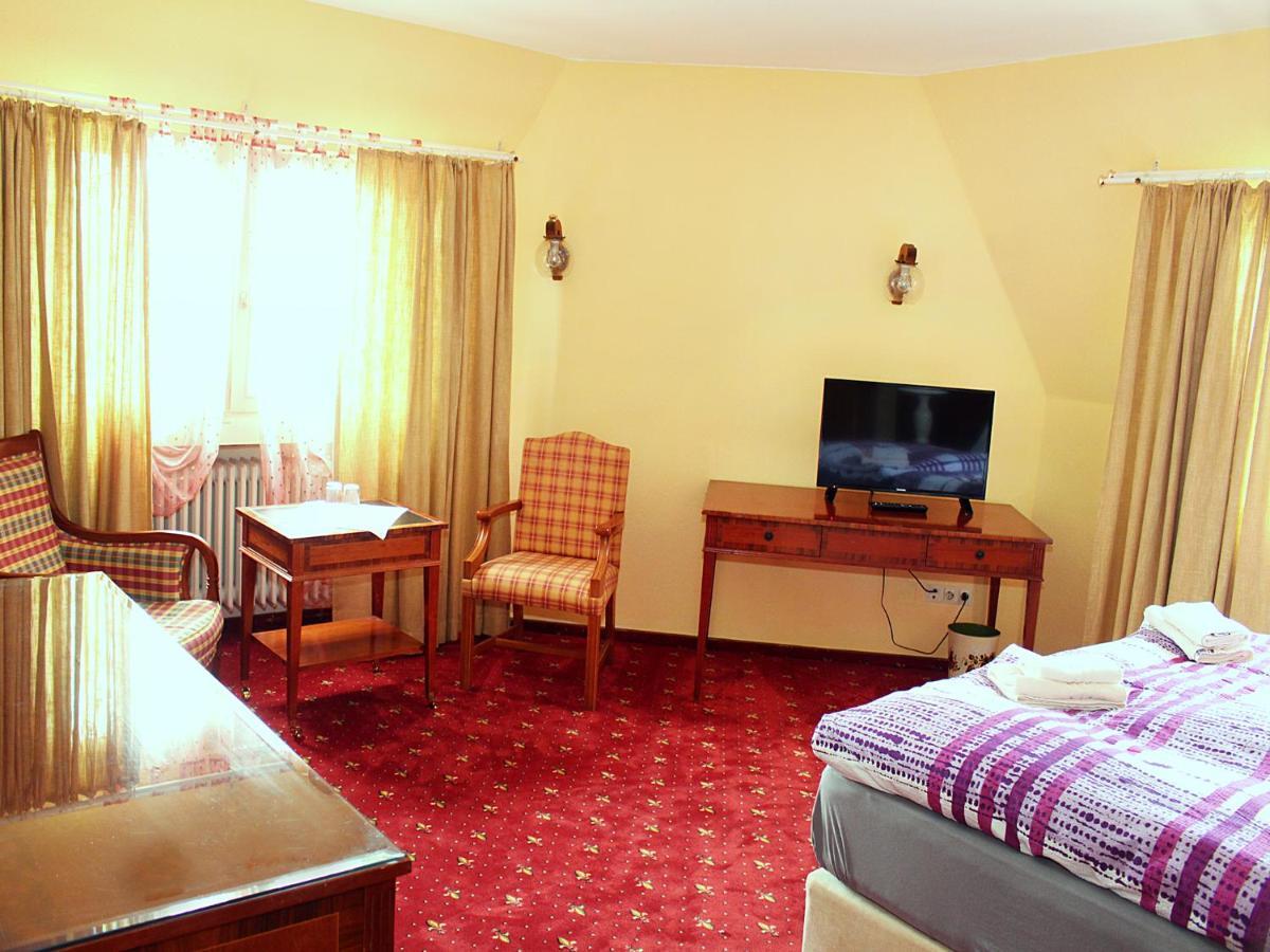 Hotel Neustaedter Hof تيتيسي نيوستادت المظهر الخارجي الصورة